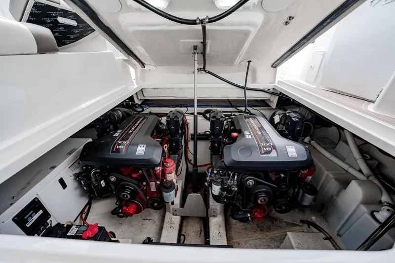 Slide: The Image of Monterey 335 Sport Yacht 2015 - 64