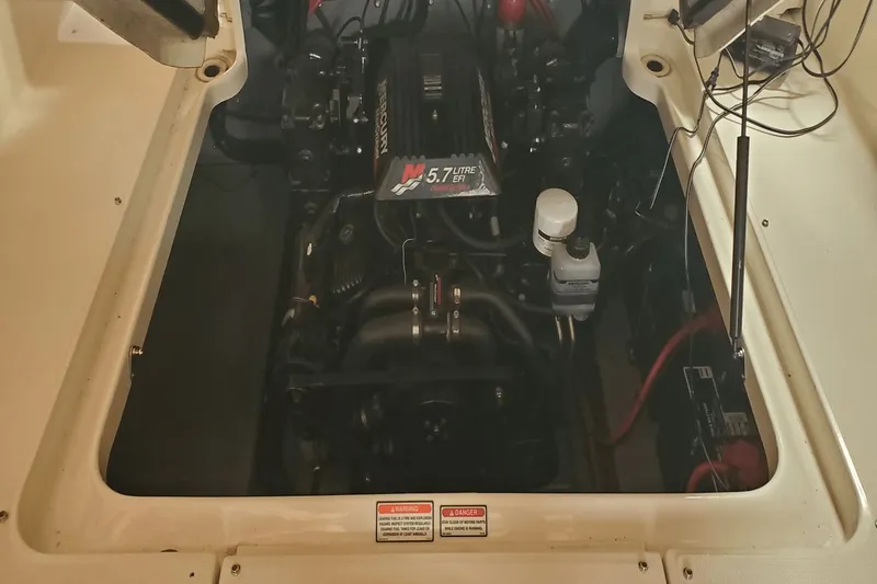 Slide: The Image of Sea Ray 245 Weekender 2000 - 15