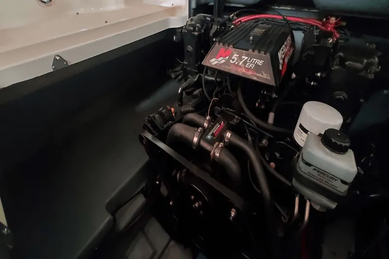 Slide: The Image of Sea Ray 245 Weekender 2000 - 17