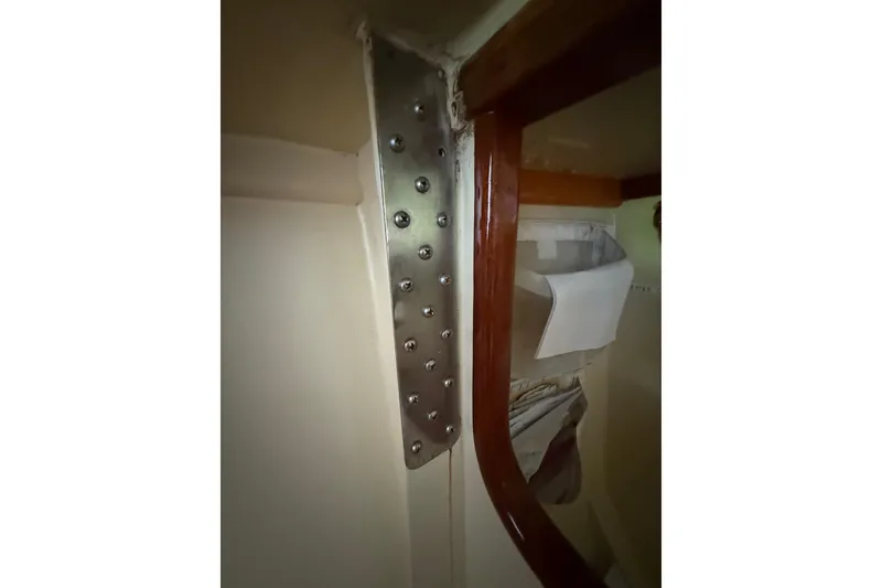 Slide: The Image of Interior view of a 2007 Hallett 33 boat, featuring a metal bracket and wooden trim. - 47