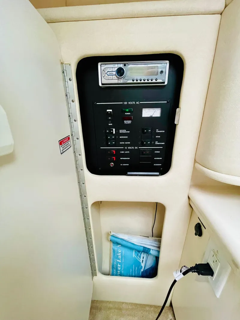 Slide: The Image of Sea Ray 260 2000 - 13