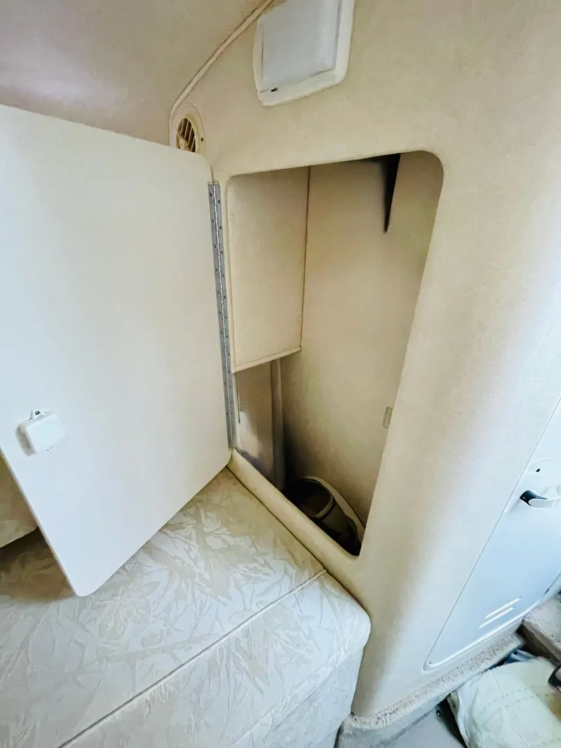 Slide: The Image of Sea Ray 260 2000 - 16