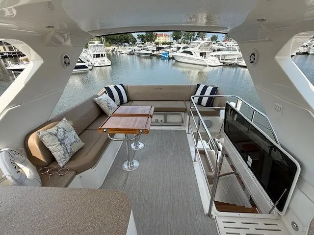 Slide: The Image of Sea Ray 520 fly 2018 - 12