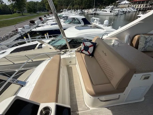 Slide: The Image of Sea Ray 520 fly 2018 - 13