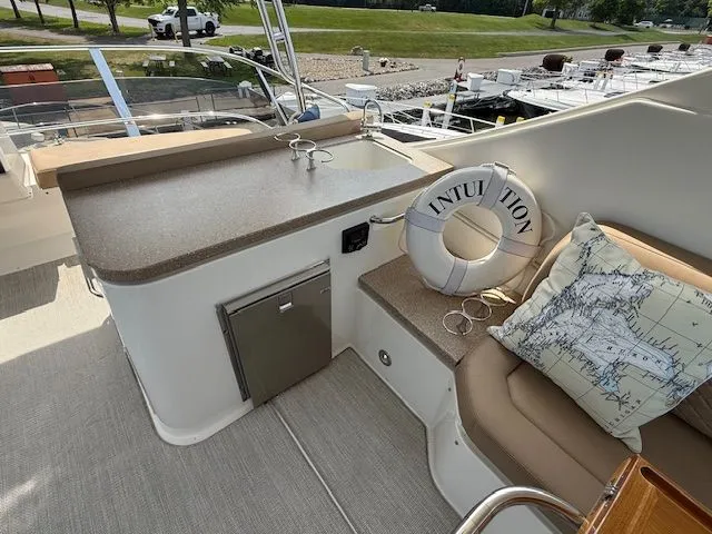 Slide: The Image of Sea Ray 520 fly 2018 - 15