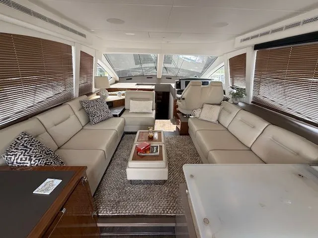 Slide: The Image of Sea Ray 520 fly 2018 - 17