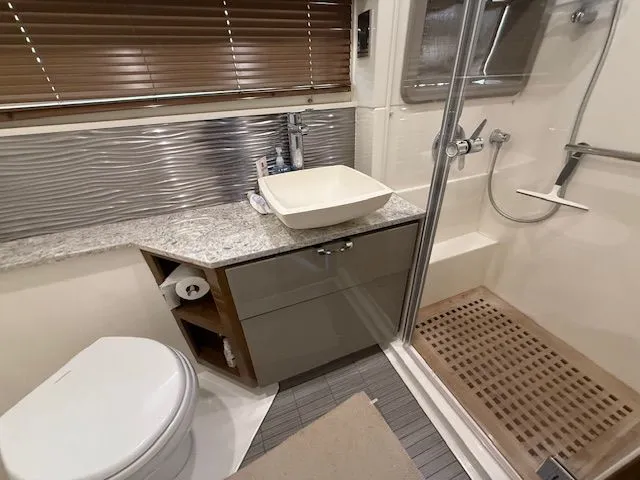 Slide: The Image of Sea Ray 520 fly 2018 - 27