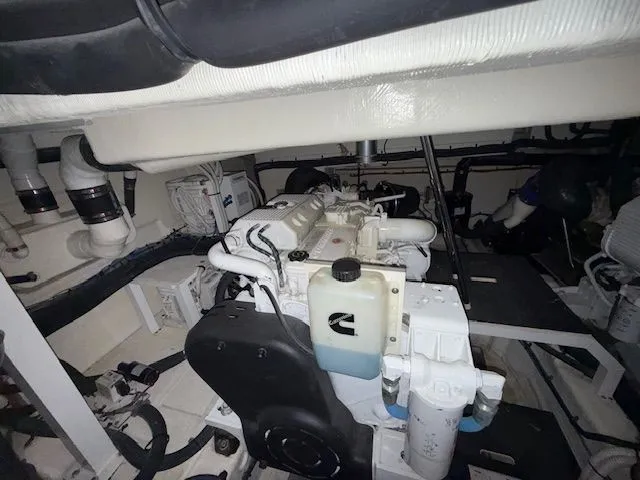 Slide: The Image of Sea Ray 520 fly 2018 - 28