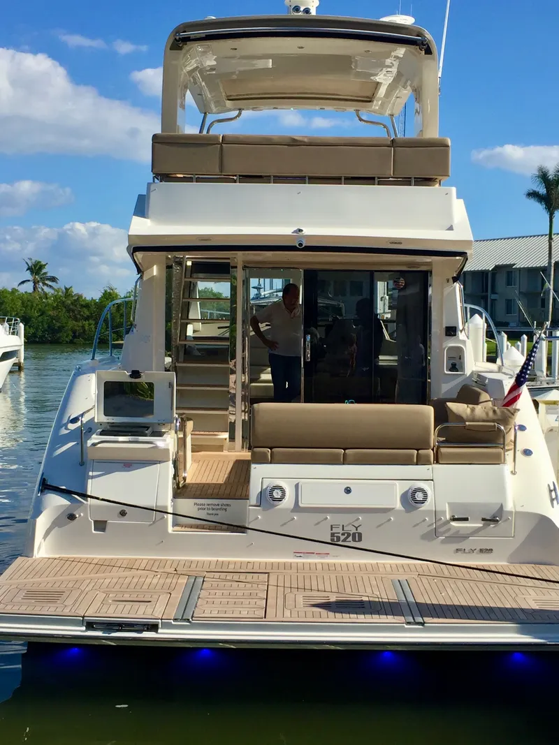 Slide: The Image of Sea Ray 520 fly 2018 - 9
