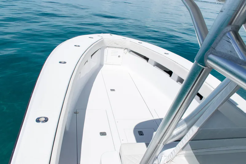 Slide: The Image of 2006 SeaVee 340B boat deck with stainless steel railing on calm blue water. - 10
