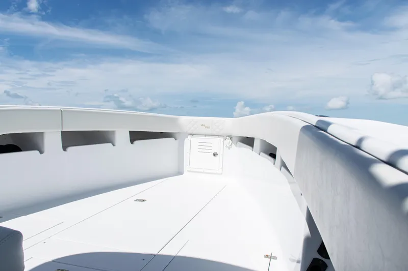 Slide: The Image of 2006 SeaVee 340B boat deck under clear blue sky. - 9