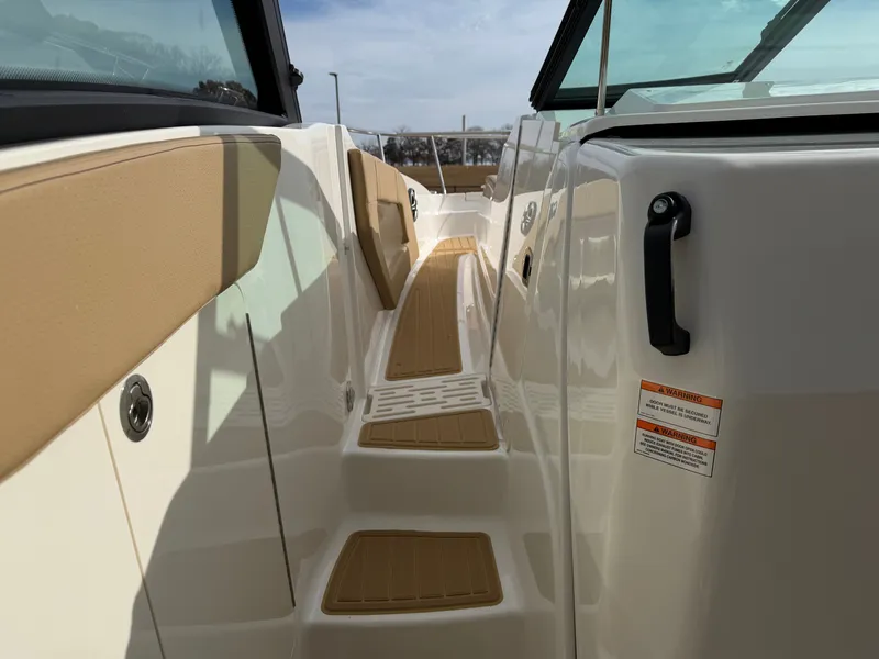 Slide: The Image of Sea Ray Sundancer 320 2026 - 24