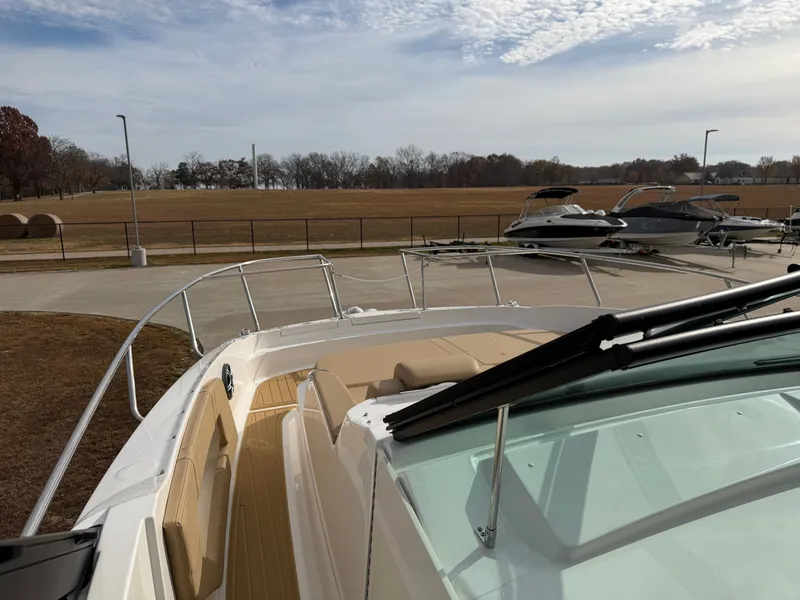 Slide: The Image of Sea Ray Sundancer 320 2026 - 25