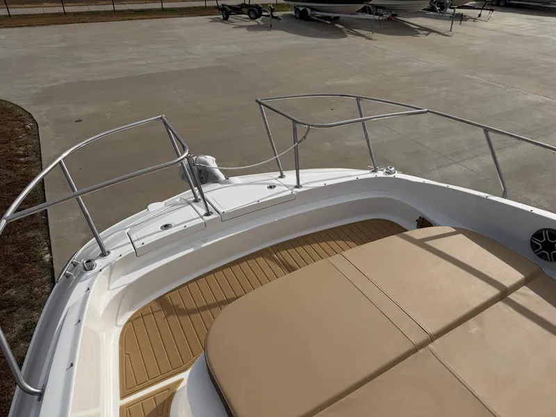 Slide: The Image of Sea Ray Sundancer 320 2026 - 27