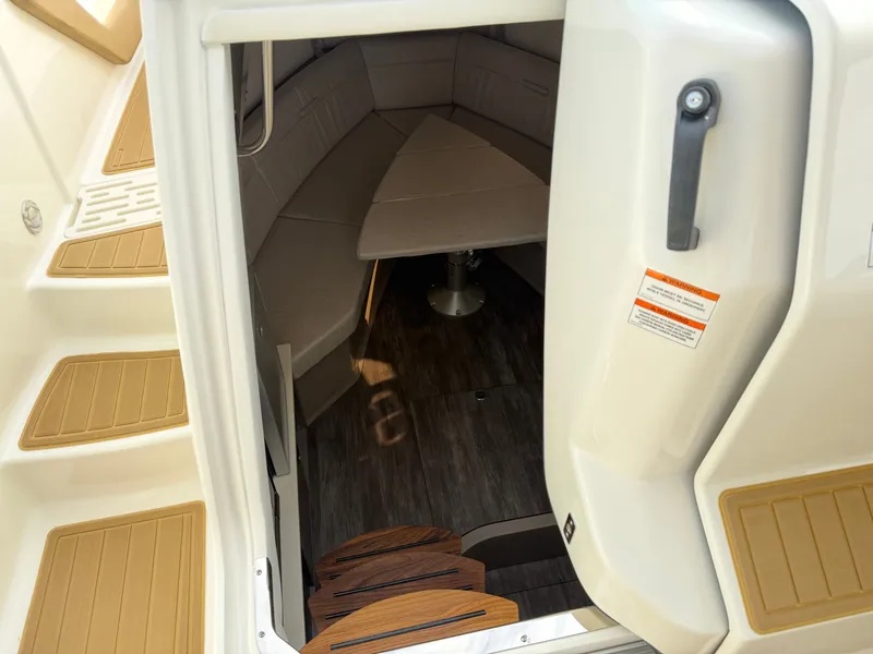Slide: The Image of Sea Ray Sundancer 320 2026 - 28