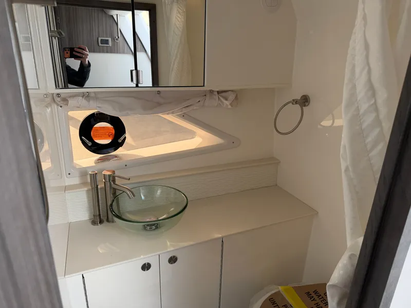 Slide: The Image of Sea Ray Sundancer 320 2026 - 33