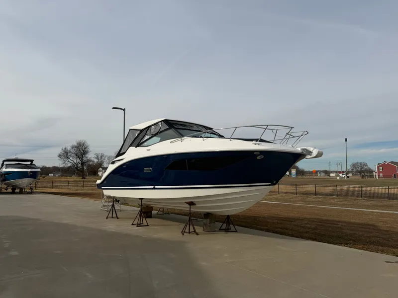 Slide: The Image of Sea Ray Sundancer 320 2026 - 37