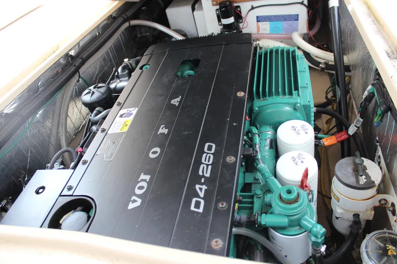 Slide: The Image of Volvo Penta D4-260 engine in 2013 Cutwater 28 LE boat, detailed view. - 36
