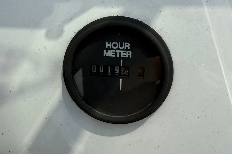 Slide: The Image of Hour meter displaying 192 hours on 2024 Alweld 2070cc boat. - 14