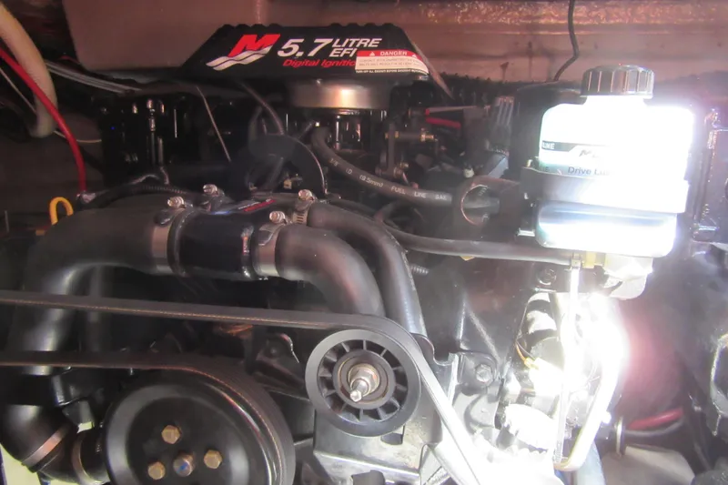 Slide: The Image of Engine of 2000 Chaparral Signature 300 boat, featuring 5.7L EFI digital ignition system. - 29