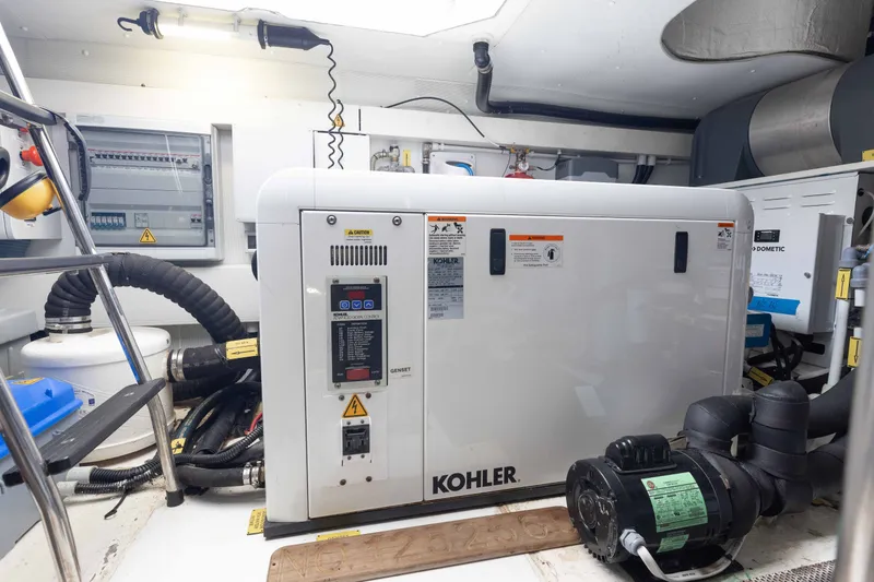 Slide: The Image of Azimut 60 2014 - 100