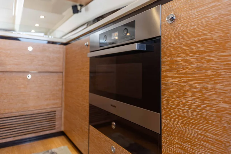 Slide: The Image of Azimut 60 2014 - 60