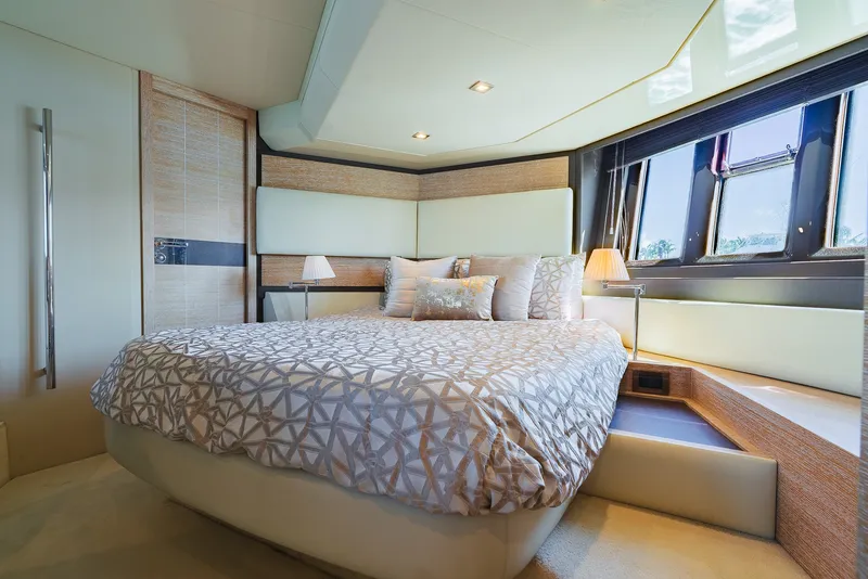 Slide: The Image of Azimut Fly 60 2014 - 23