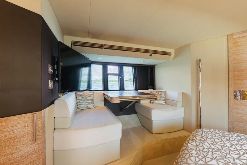 Slide: The Image of Azimut Fly 60 2014 - 24