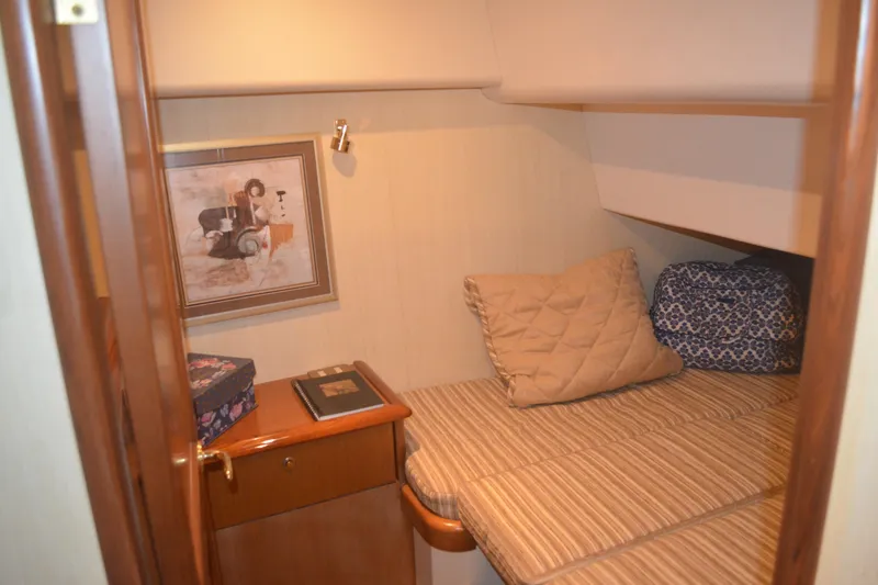 Slide: The Image of Guest stateroom - 33