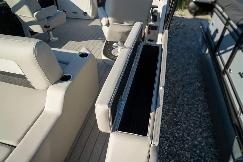 Slide: The Image of Starcraft SLS-3 Q DH - Tritoon 2026 - 16