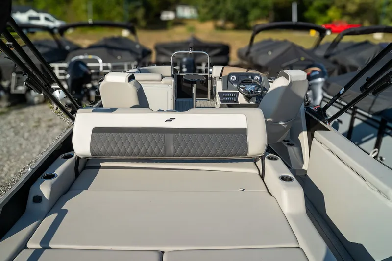 Slide: The Image of Starcraft SLS-3 Q DH - Tritoon 2026 - 9