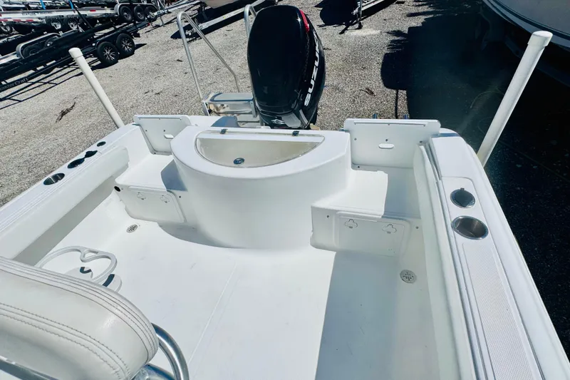 Slide: The Image of 2007 Sea Fox 236 CC boat interior with Suzuki outboard motor. - 10