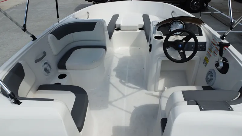 Slide: The Image of Bayliner E16LE 2025 - 21