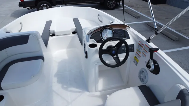 Slide: The Image of Bayliner E16LE 2025 - 22