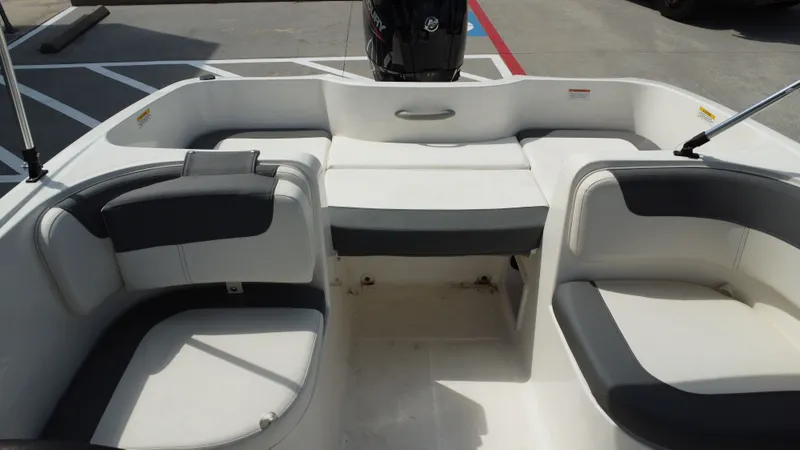 Slide: The Image of Bayliner E16LE 2025 - 26