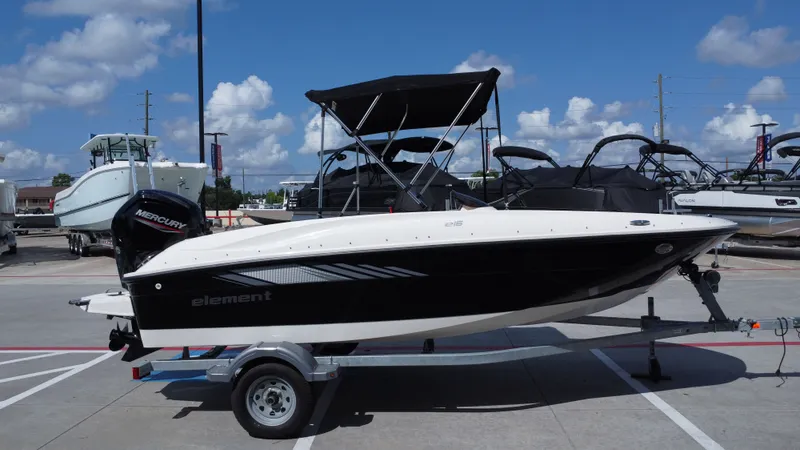 Slide: The Image of Bayliner E16LE 2025 - 3