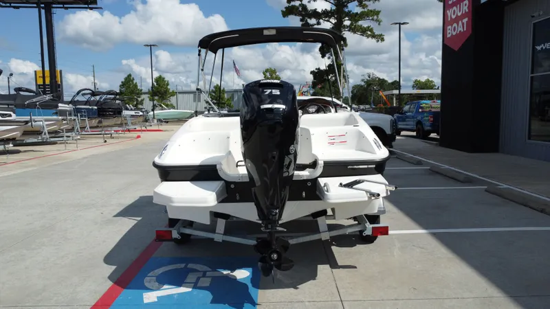 Slide: The Image of Bayliner E16LE 2025 - 9