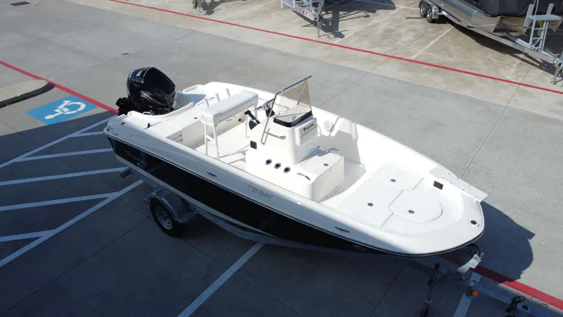Slide: The Image of Bayliner T18LE 2025 - 13