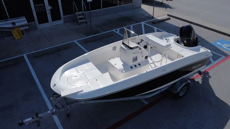 Slide: The Image of Bayliner T18LE 2025 - 15