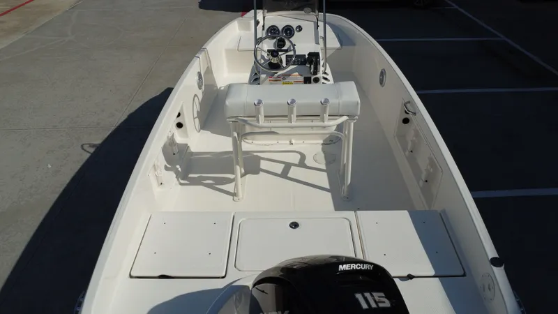 Slide: The Image of Bayliner T18LE 2025 - 20