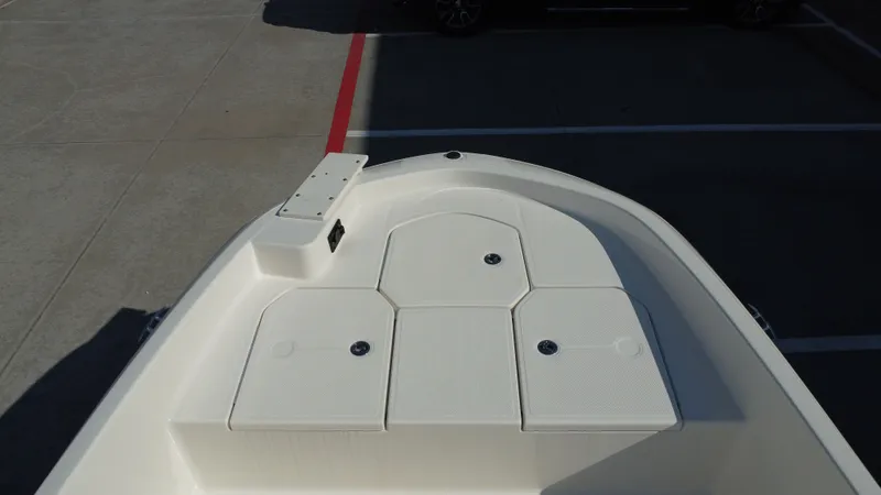 Slide: The Image of Bayliner T18LE 2025 - 23