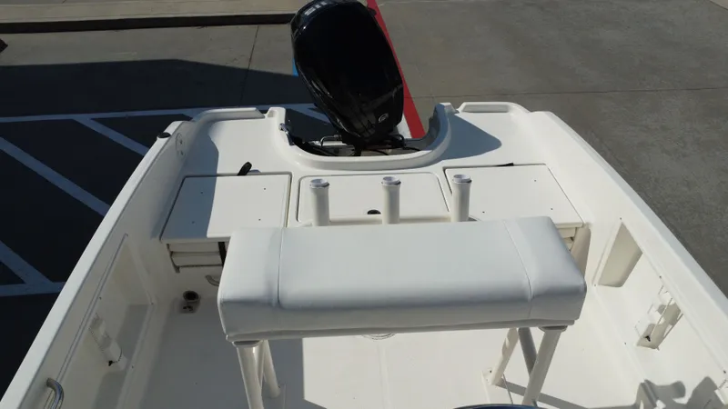 Slide: The Image of Bayliner T18LE 2025 - 26