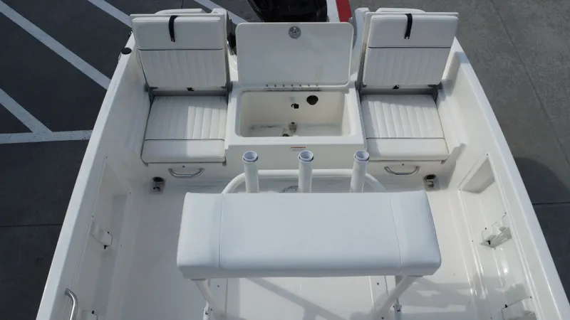 Slide: The Image of Bayliner T18LE 2025 - 31