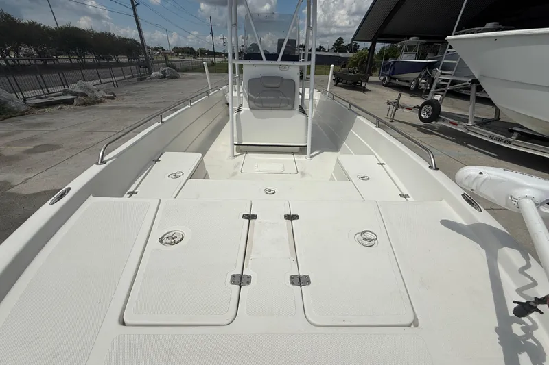 Slide: The Image of 2003 Skeeter ZX2400 boat interior with Yamaha 225 outboard motor. - 10