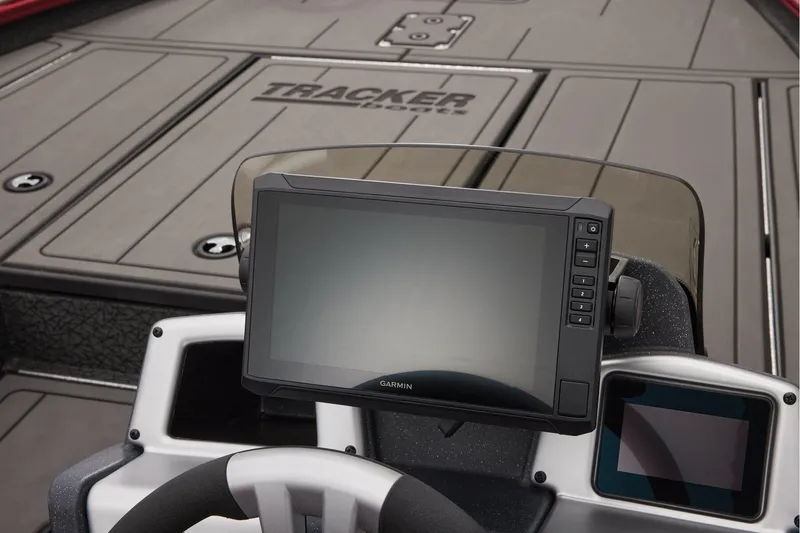 Slide: The Image of Tracker Savage 215 2026 - 32