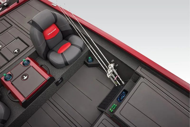 Slide: The Image of Tracker Savage 215 2026 - 37