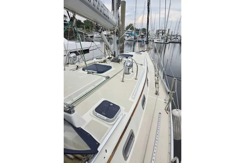 Slide: The Image of 2001 Caliber 40LRC sailboat deck view in marina setting. - 7