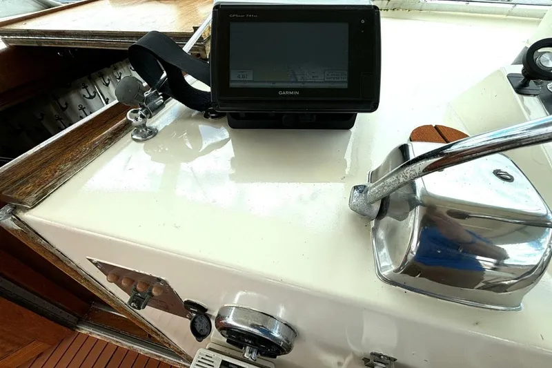 Slide: The Image of 1972 Hatteras 43DC helm with Garmin GPS and chrome throttle lever. - 24