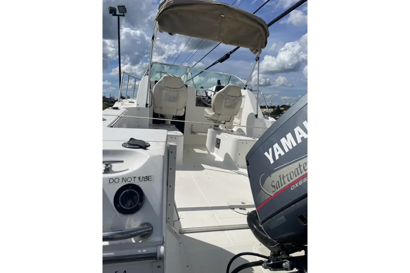 Slide: The Image of 2002 Wellcraft 24 Walkaround boat with Yamaha outboard motor, featuring spacious deck and seating. - 4