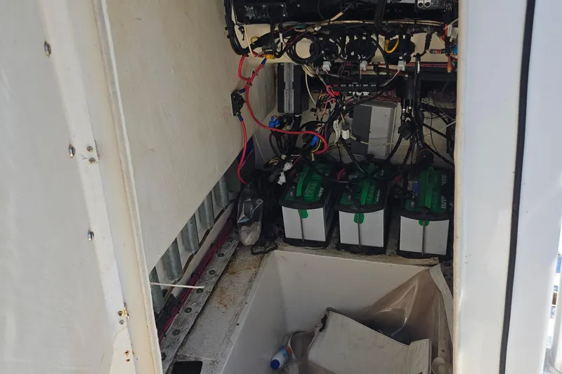 Slide: The Image of 2007 Competition 31 boat with dual engines, spacious deck, and seating area. - 10